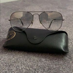 Ray Ban aviators, light grey